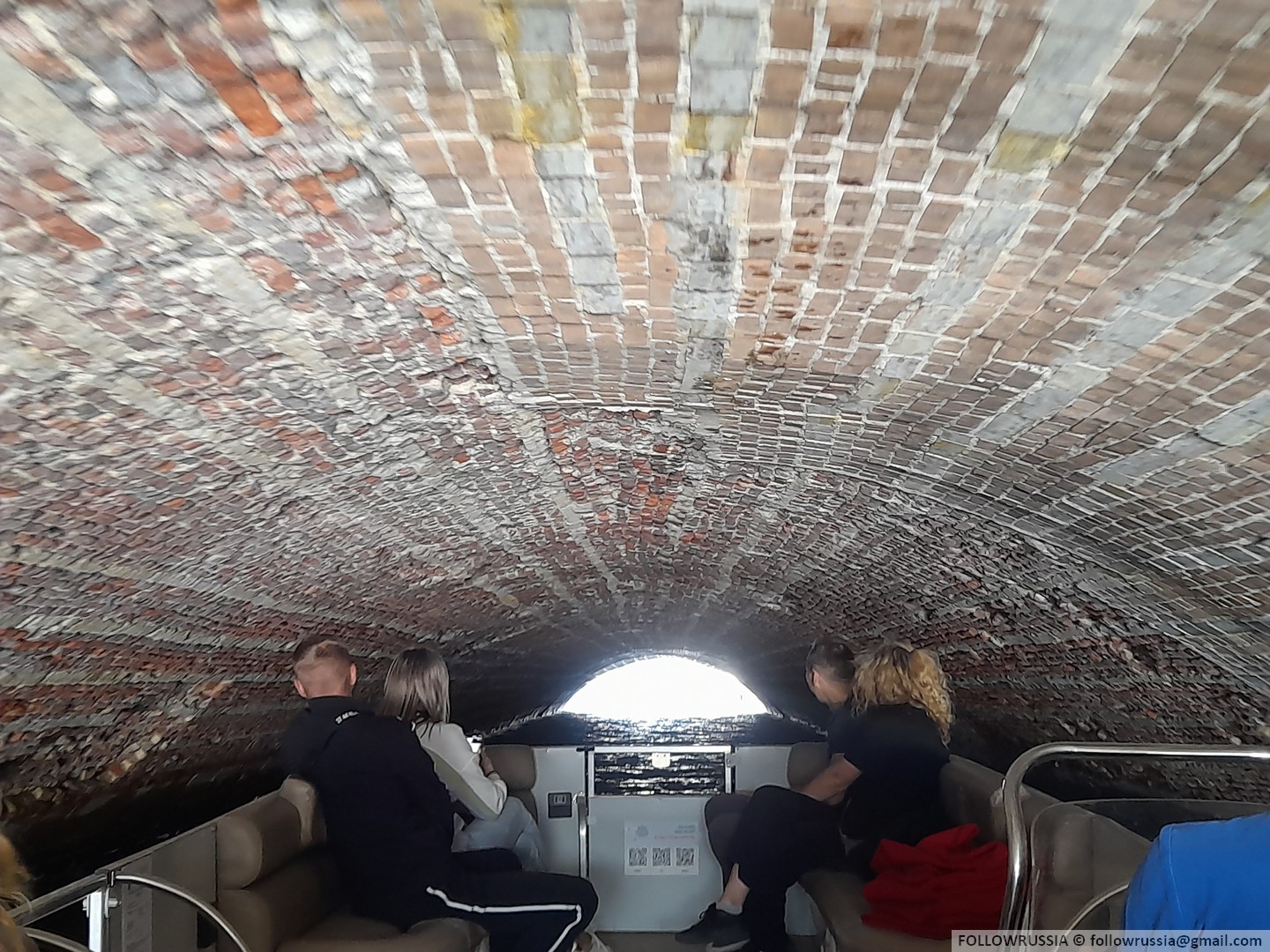 Под мостом Санкт-Петербурга на Невском